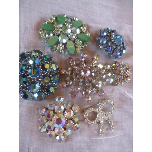 226 - A collection of mid to late 20th century diamante jewellery to include brooches, necklaces, bracelet... 