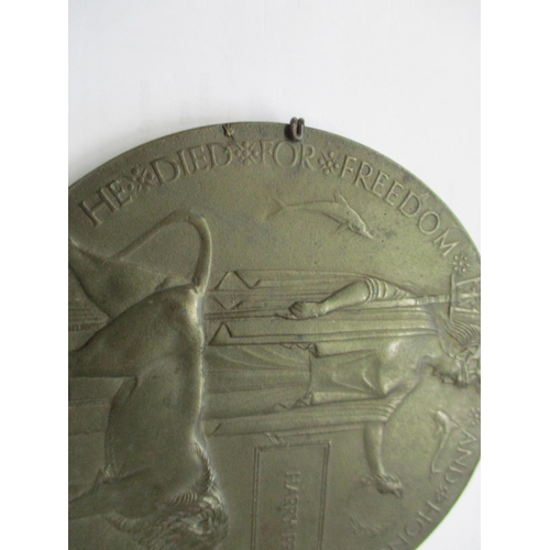 300 - A WWI memorial plaque inscribed harry Prat 12cm d
Location: Cab