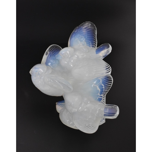 40 - A large Sabino opalescent glass bird group 'l'envolee', with 'SABINO PARIS' moulded mark to undersid... 