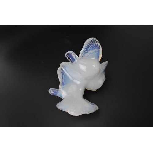 40 - A large Sabino opalescent glass bird group 'l'envolee', with 'SABINO PARIS' moulded mark to undersid... 