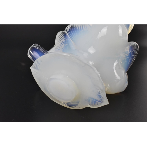 40 - A large Sabino opalescent glass bird group 'l'envolee', with 'SABINO PARIS' moulded mark to undersid... 