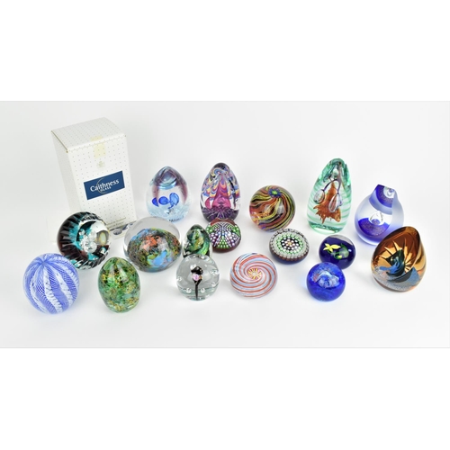 23 - A collection of glass paperweights to include examples by John Deacon, Peter Mcdougall, Perthshire, ... 