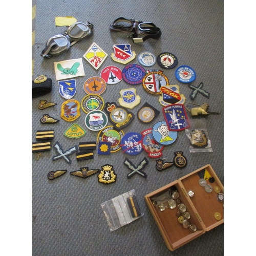 354 - Cloth badges to include aviation and space, British Airways blazer cloth badges and buttons, two avi... 