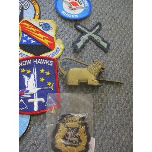 354 - Cloth badges to include aviation and space, British Airways blazer cloth badges and buttons, two avi... 