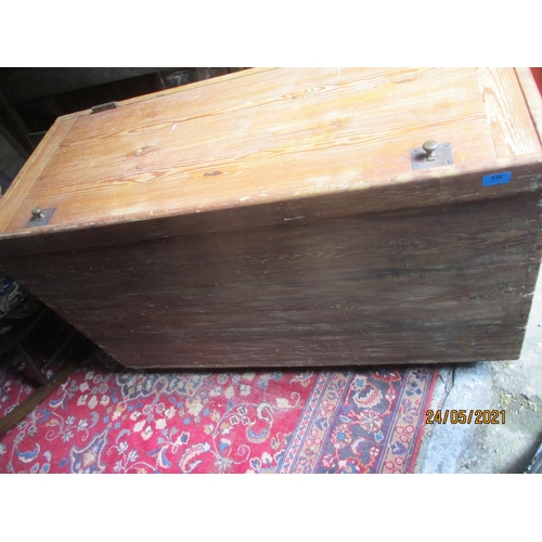 365 - A Victorian pine chest with hinged top 49 x 117 x 66.5cm
Location: G