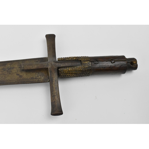 181 - An 18th/19th century copy of a 13th century Norman oakeshott long sword, with tapering fullered blad... 