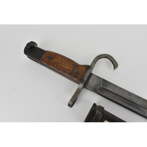 187 - A Japanese WW2 Arisaka type 30 bayonet, with original metal scabbard, with steel hook quillon and mu... 