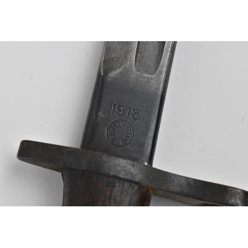 190 - An American 1918 model Remington bayonet and leather scabbard, the blade with '1918' and Remington, ... 