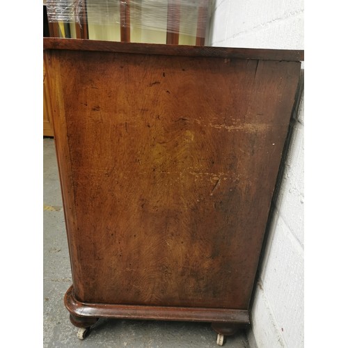 171 - A Victorian serpentine front walnut chest of drawers, with two short drawers above two long, each bu... 