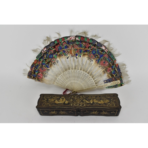 101A - A Chinese Qing Dynasty ivory fan with painted feathers, fretworked sticks and guards, 27cm h, contai... 