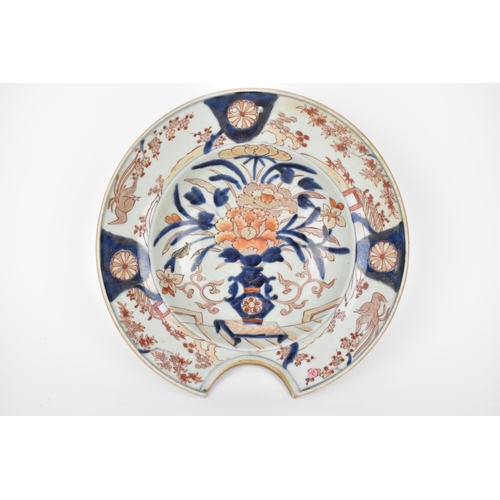 105 - A late 18th century Japanese Imari bleeding / shaving bowl, with a central floral composition in a v... 