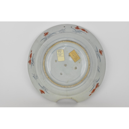 105 - A late 18th century Japanese Imari bleeding / shaving bowl, with a central floral composition in a v... 