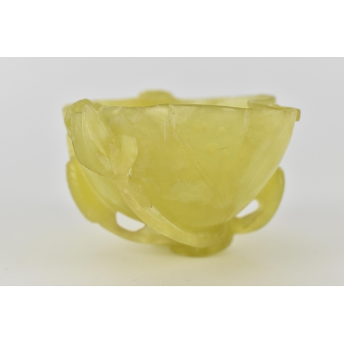 117 - A Chinese yellow/pale green jade bowl, fashioned as a leaf and other plants, 4.5cm high, 8.5cm wide ... 