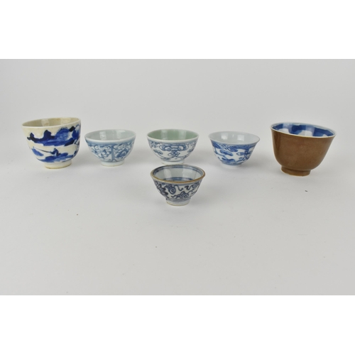 118 - Six Chinese Qing dynasty blue and white tea bowls, 19th/20th century, four decorated with flowers, o... 