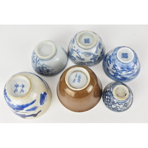 118 - Six Chinese Qing dynasty blue and white tea bowls, 19th/20th century, four decorated with flowers, o... 