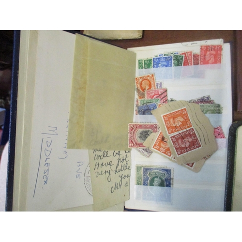 107 - A mixed lot to include early 20th century and later postcards housed in a wooden box to include embr... 