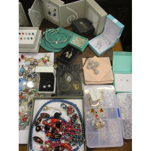 131 - A quantity of modern costume jewellery to include Honora, silver pendants, a silver and aquamarine c... 