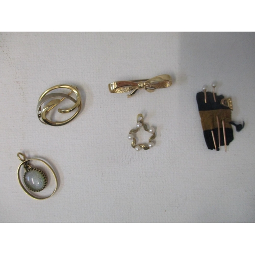 155 - Two 9ct gold brooches, total weight 4.20g, three yellow metal stick pins (one A/F), two set with pea... 