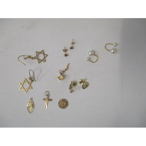 159 - Selection of gold earrings, pendants and a gold 1865 Maximiliano Mexican coin 0.3g
Location: Cab