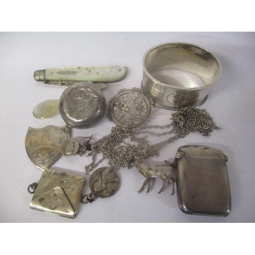 17 - A mixed lot to include a silver vesta case, stamp case, sovereign holder and other items
Location: C... 