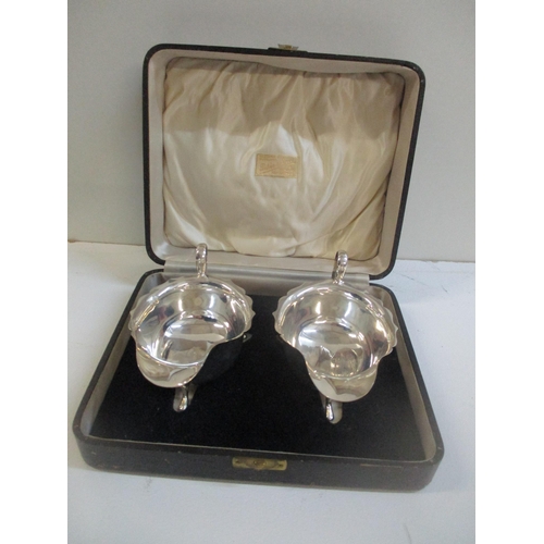 177 - A cased pair of George V Edward Viners silver sauceboats, Sheffield 1933, total weight 211g Location... 