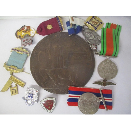18 - A selection of medals and badges to include a death plaque named Edwin George Bullock, Defence and W... 