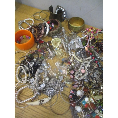 246 - Costume jewellery to include brooches, bangles, beaded necklaces and other items
Location: SR