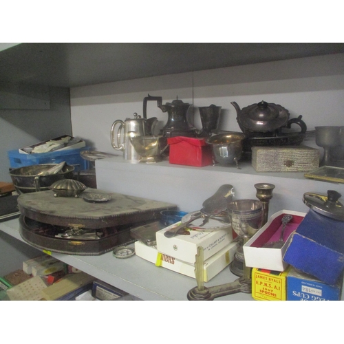 46 - A large selection of silver plated items to include an oak canteen of cutlery, christening set, teap... 