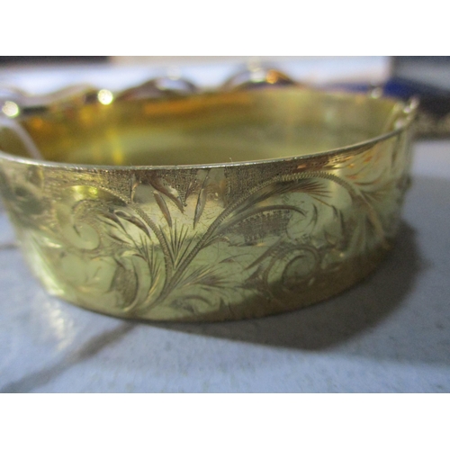 103 - Group of costume jewellery to include a 925 silver gilt ladies Sarcar wrist watch on buckle chain br... 