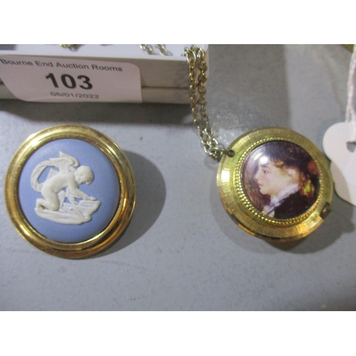 103 - Group of costume jewellery to include a 925 silver gilt ladies Sarcar wrist watch on buckle chain br... 