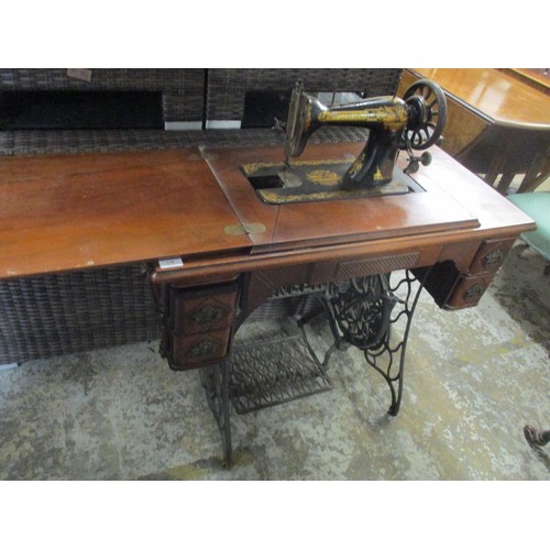 118 - A late 19th/early 20th century walnut and wrought iron Singer sewing treadle machine table 79cm h x ... 