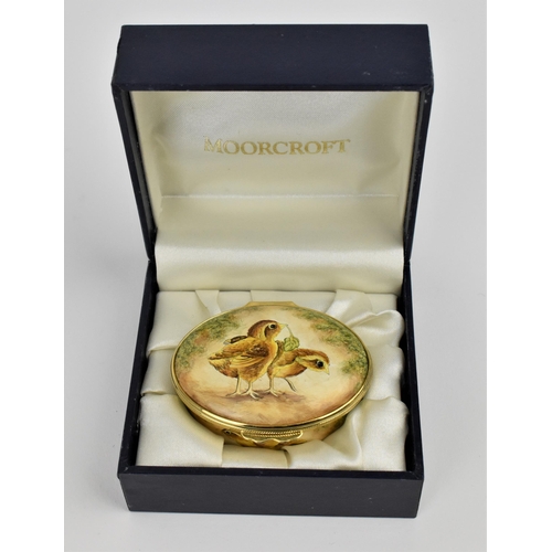 135 - A Moorcroft Enamels Ltd box with hinged cover, by Stephen Smith, painted by Faye Williams depicting ... 