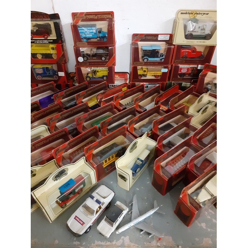 196 - A quantity of late 20th century diecast collectors vehicles, mostly boxed, to include Matchbox Model... 