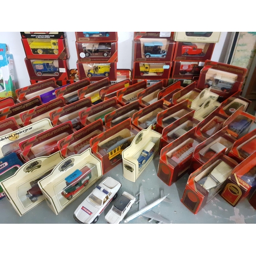 196 - A quantity of late 20th century diecast collectors vehicles, mostly boxed, to include Matchbox Model... 