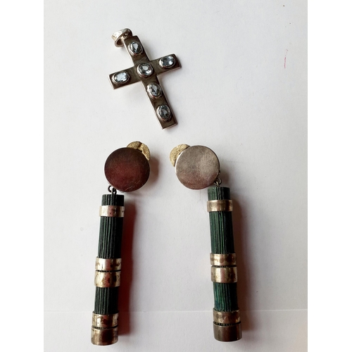 75 - A late 20th Century Trifari gold tone open link chunky necklace with turquoise cabochon pendant and ... 