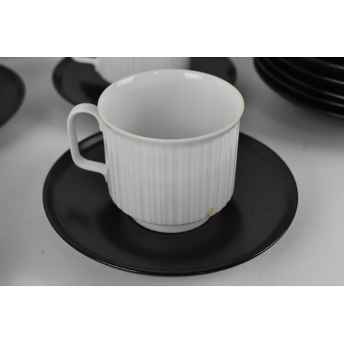 117 - Tapio Wirkkala for Rosenthal, Studio Line, large service comprising a coffee pot, eight cups and sau... 