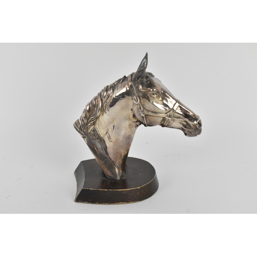 190 - A late 20th century loaded silver model of a horse's head by Donald Brindley, Sheffield 1987, natura... 