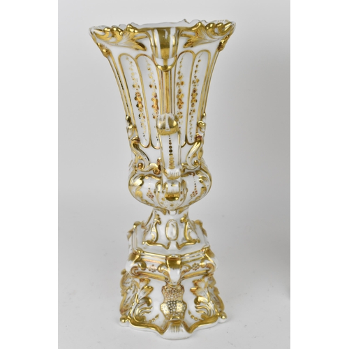 208 - A pair of 19th century Chamberlain's Worcester Rococo vases, circa 1840, of flared hexagonal shape w... 