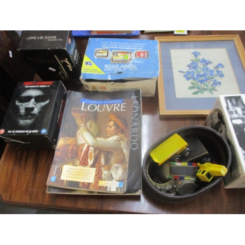 69 - A miscellaneous lot to include a Sarreguemines penguin, a Ronqvist glass egg shaped ornament, a fram... 