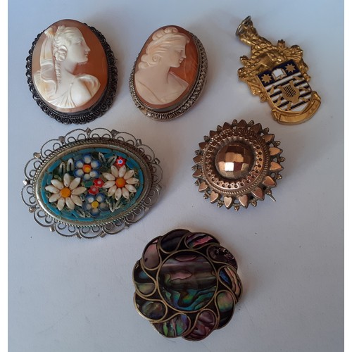 93 - Vintage costume jewellery to include a micro-mosaic brooch, 2 cameo brooches, a Mexican silver and a... 