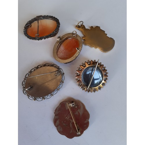 93 - Vintage costume jewellery to include a micro-mosaic brooch, 2 cameo brooches, a Mexican silver and a... 