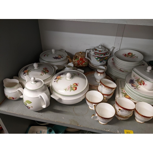 211 - A mixed lot of dinner and tea services to include a Czechoslovakia Victoria china teaset, Royal Graf... 