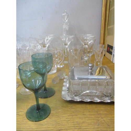 367 - A selection of table glass to include a group of four Victorian green drinking glasses, and two simi... 