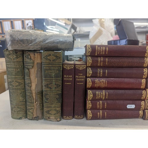 409 - A set of 8 volumes of Cassells History of England Vol I dated 1857 A/F together with a collection of... 