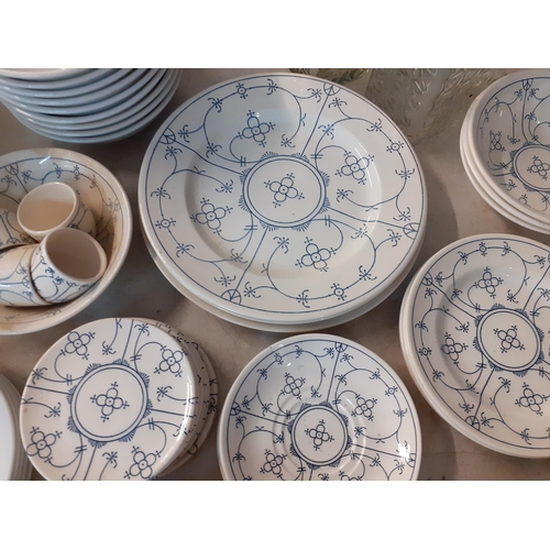 426 - A mixed lot - vintage kitchenware to include an English Ironstone Tableware Ltd part dinner service,... 