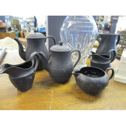 186 - A group of 19th century and Wedgwood black basalt tea wares to include coffee pots, a Cauldron potte... 