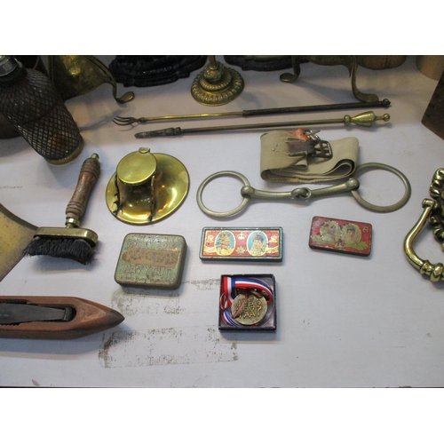 188 - A mixed lot of mainly metalware to include Punch and Judy painted cast metal door stops, brass desk ... 