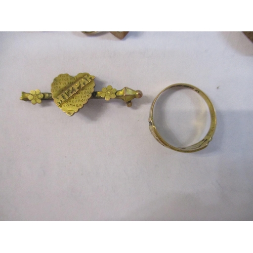 268 - A group of 9ct gold jewellery to include a Mozpak brooch, total weight 4.6g, and a 15ct gold ring A/... 