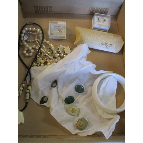 270 - A quantity of costume jewellery to include a silver bracelet, various beaded necklaces, Malecite nec... 