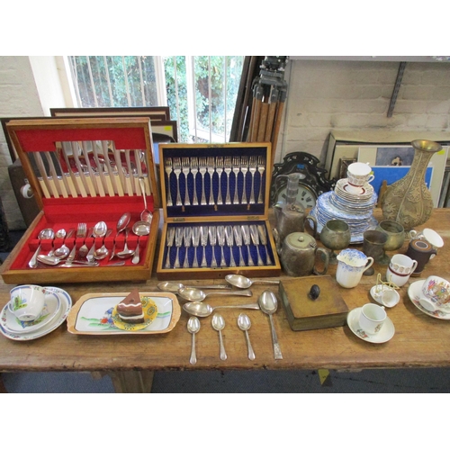 271 - A mixed lot to include silver plated part cutlery set, cased fish servers, other plated items, mixed... 